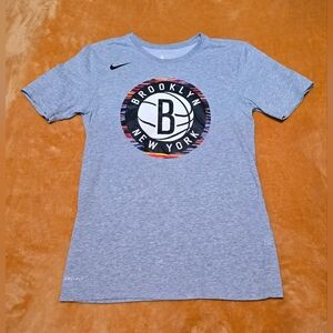 Nike Dri-Fit Brooklyn Nets NBA Graphic T-Shirt Men's Small Athletic Tee Unisex
